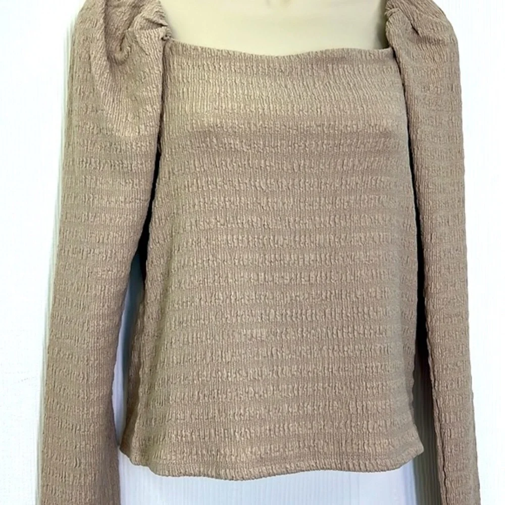 H&M - NWT Beige Crinkle Detail Square Neckline Long Sleeve Blouse Size Small